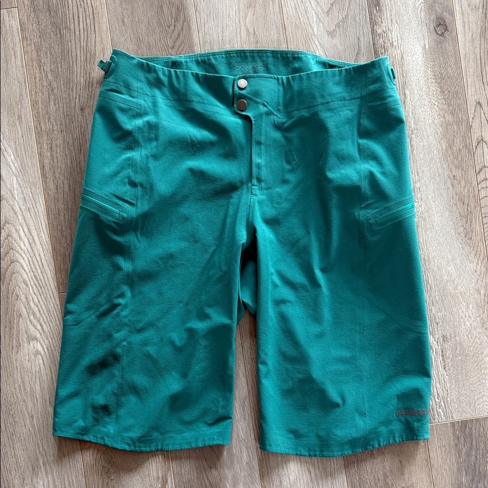 Patagonia Dirt Roamer Bike Shorts 12.5”, Size 33